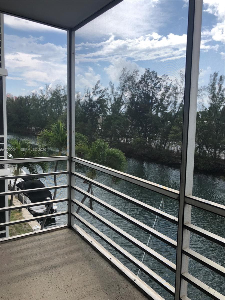 3660 NE 166th St # 305, North Miami Beach FL 33160 — 1