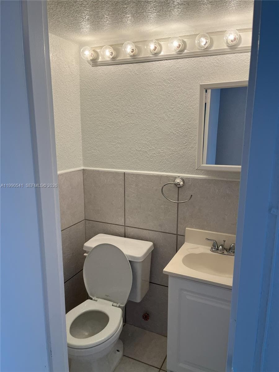 3660 NE 166th St # 305, North Miami Beach FL 33160 — 5