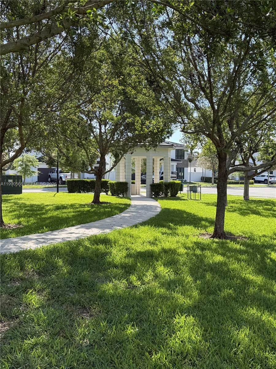 10828 SW 235 St, Miami FL 33032 — 32