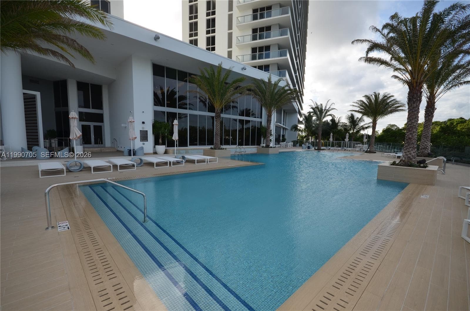 16385 Biscayne Blvd # 518, North Miami Beach FL 33160 — 17