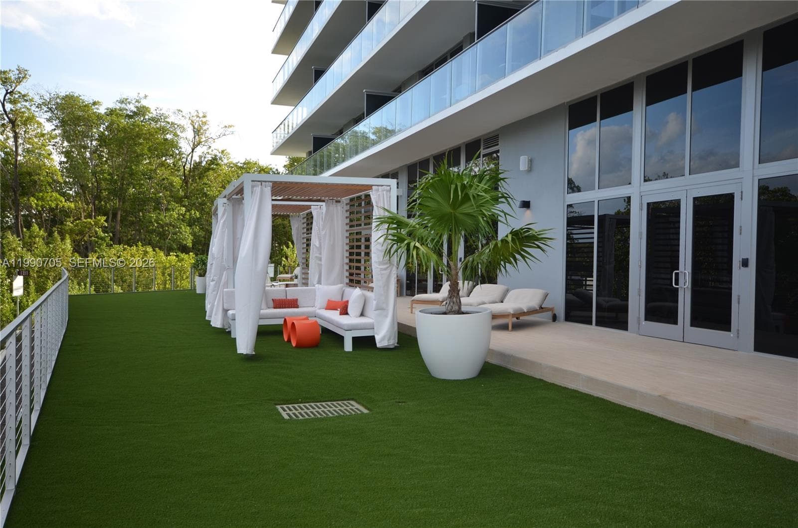 16385 Biscayne Blvd # 518, North Miami Beach FL 33160 — 16