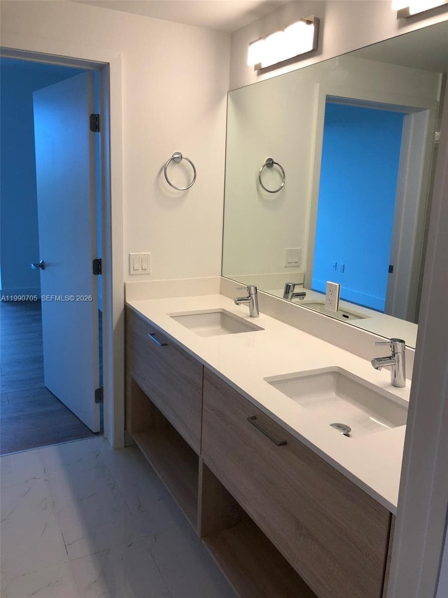 16385 Biscayne Blvd # 518, North Miami Beach FL 33160 — 36