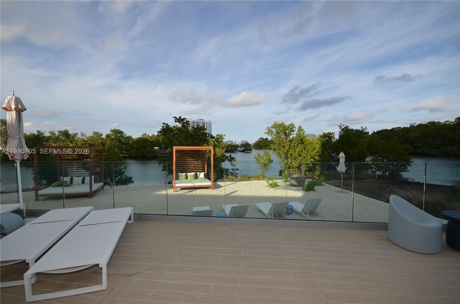 16385 Biscayne Blvd # 518, North Miami Beach FL 33160 — 18
