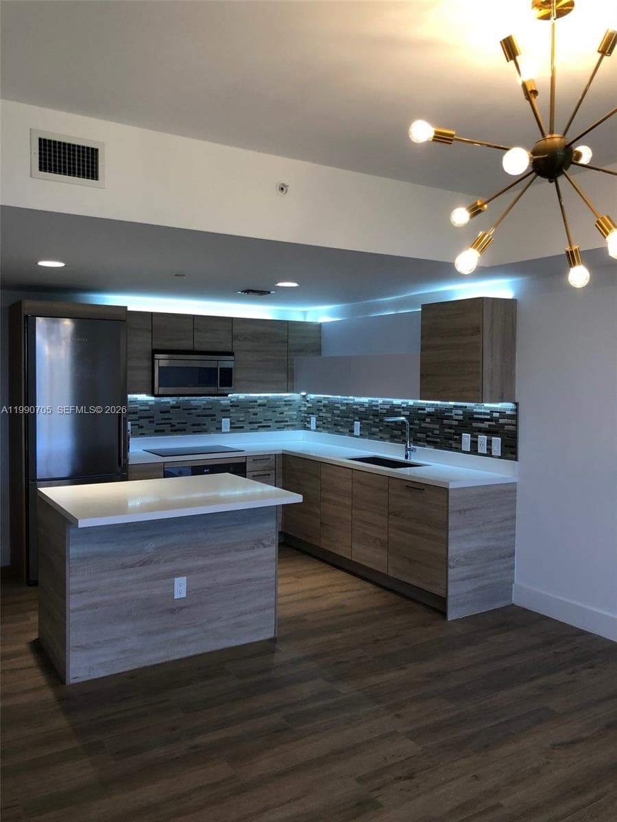 16385 Biscayne Blvd # 518, North Miami Beach FL 33160 — 31