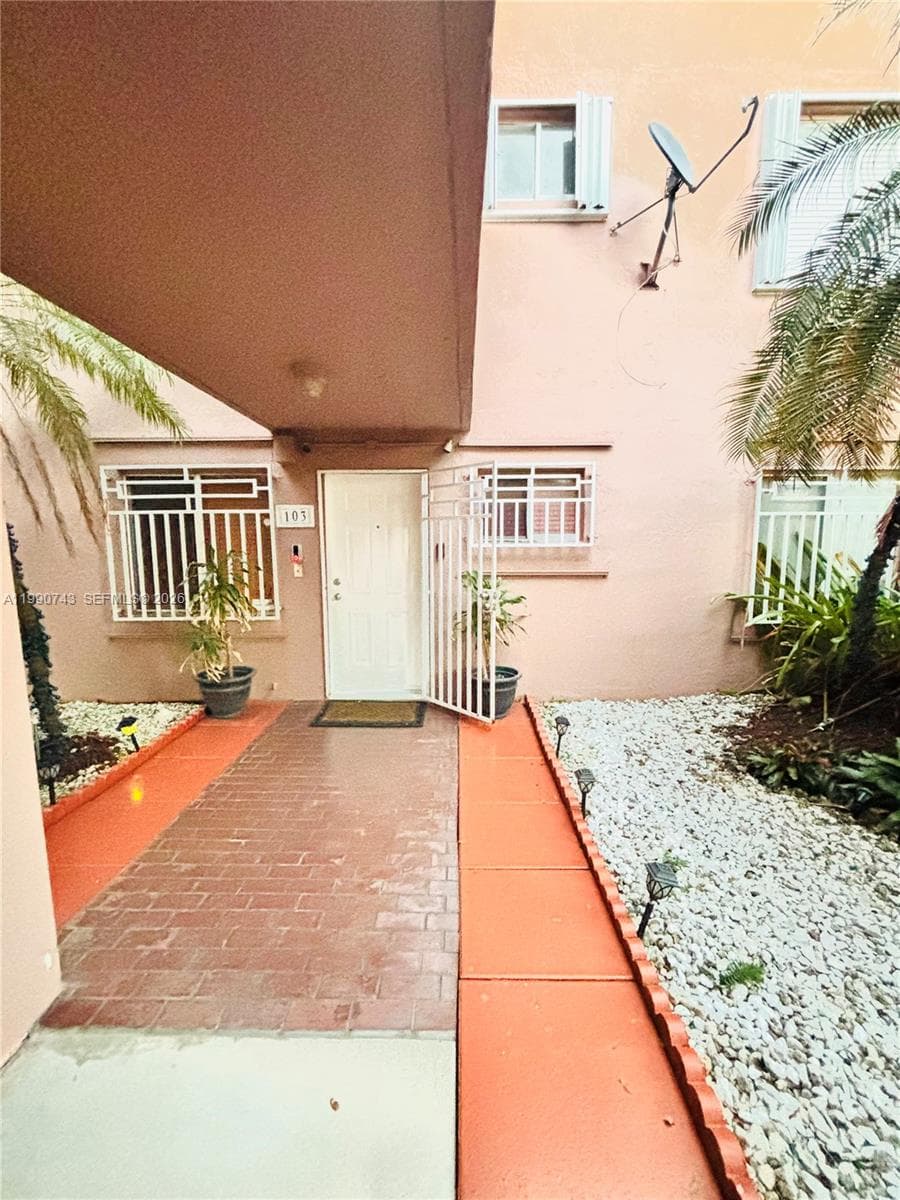 2310 W 74th St # 103, Hialeah FL 33016 — 2