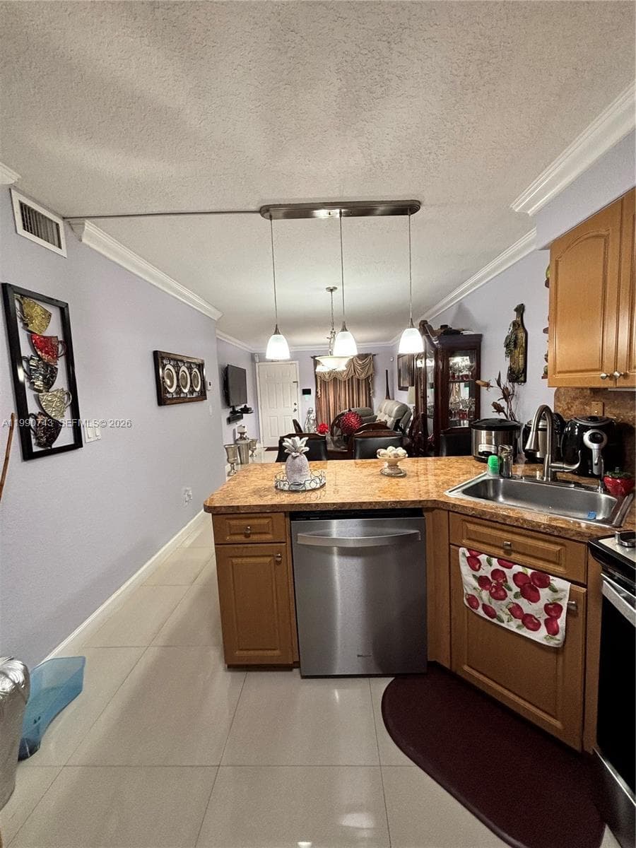2310 W 74th St # 103, Hialeah FL 33016 — 7
