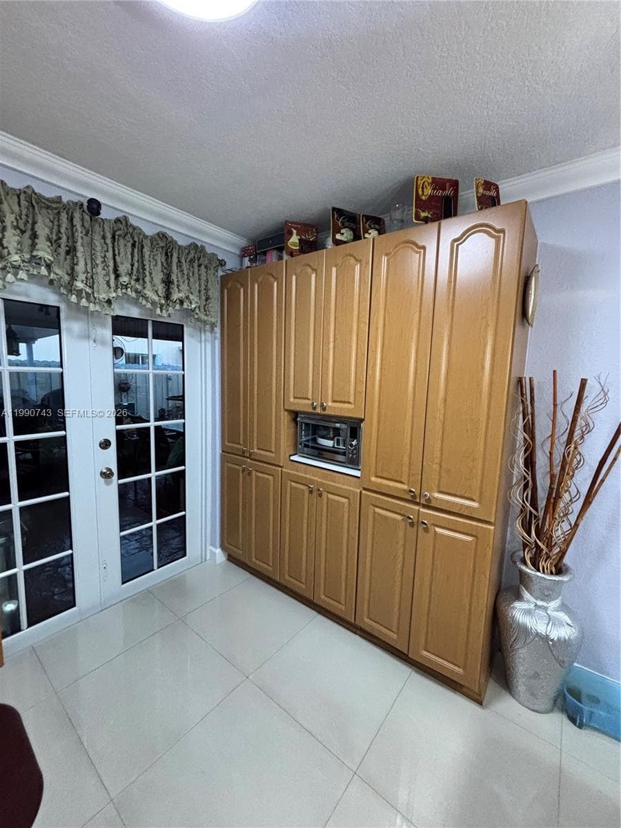 2310 W 74th St # 103, Hialeah FL 33016 — 5