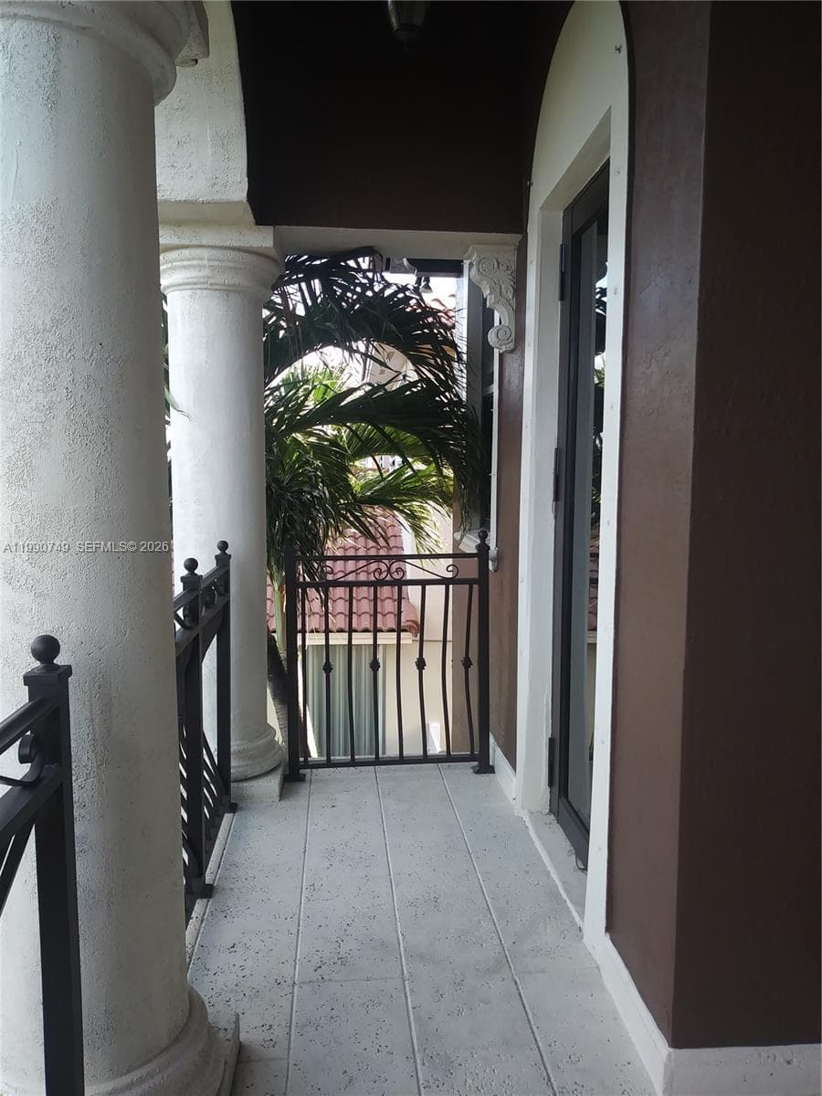 Florinda Estates, Miami Lakes, FL — 32