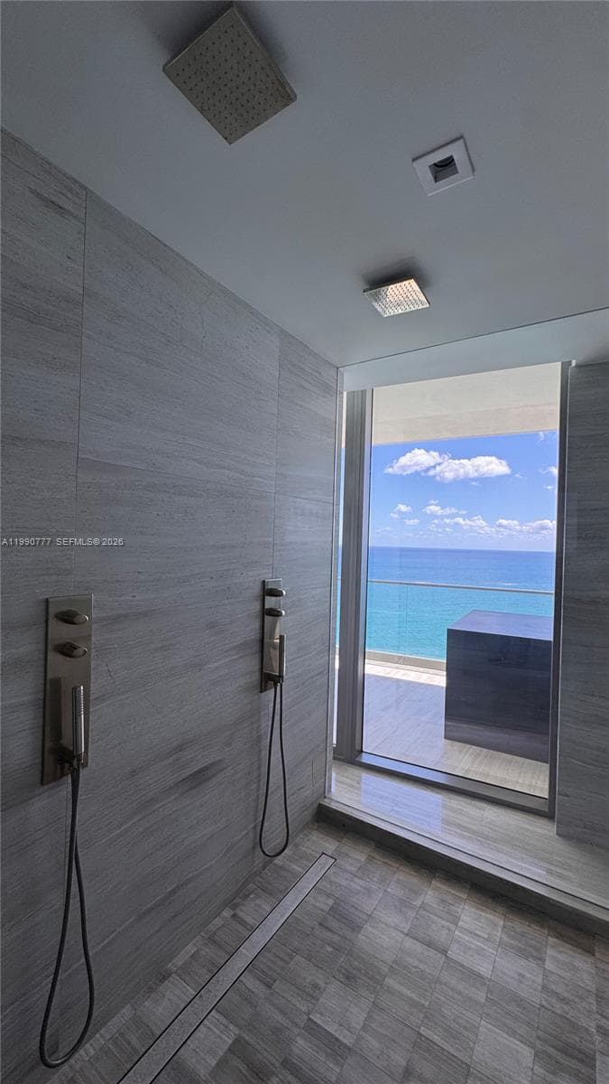 18975 Collins Ave # 2500, Sunny Isles Beach FL 33160 — 17
