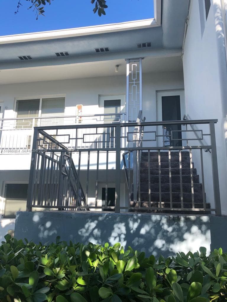 7155 Rue Notre Dame # 9, Miami Beach FL 33141 — 2