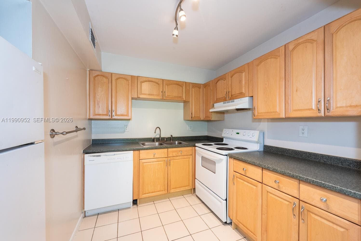 5838 SW 74th Ter # 314, South Miami FL 33143 — 9