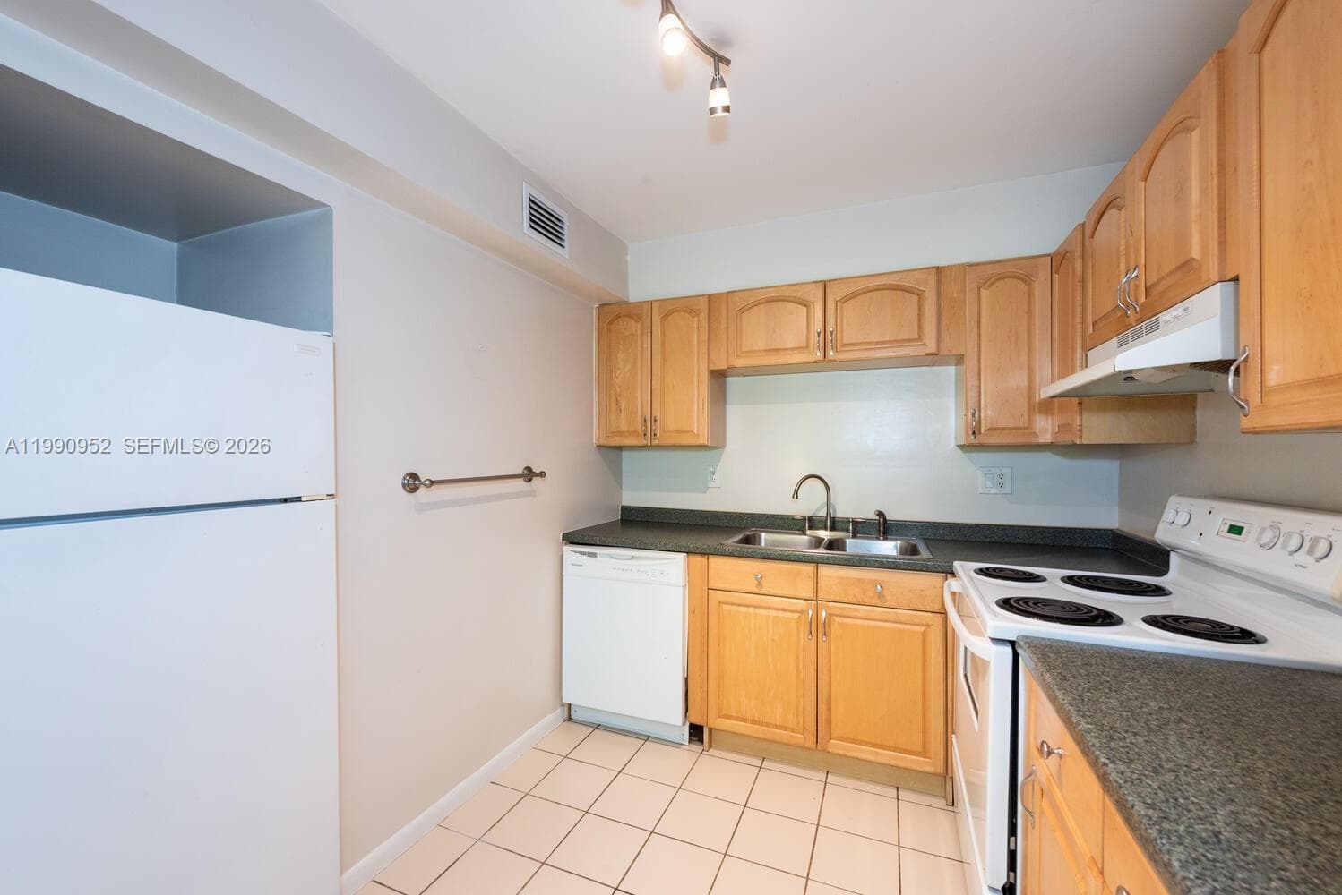 5838 SW 74th Ter # 314, South Miami FL 33143 — 10