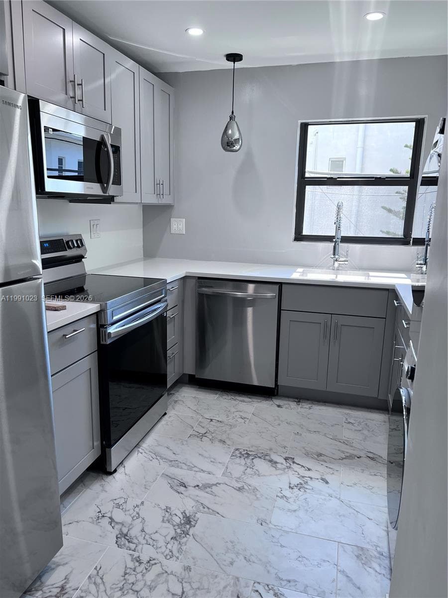 1617 Jefferson Ave # 204, Miami Beach FL 33139 — 2