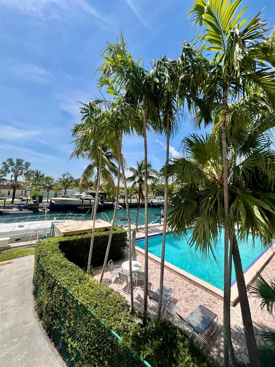 2350 NE 135th St # 208, North Miami FL 33181 — 11