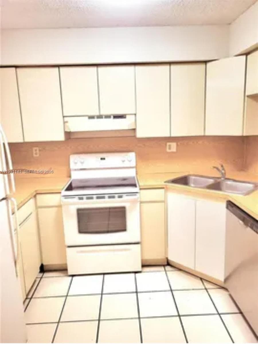 5765 W 25th Ct # 211, Hialeah FL 33016 — 6