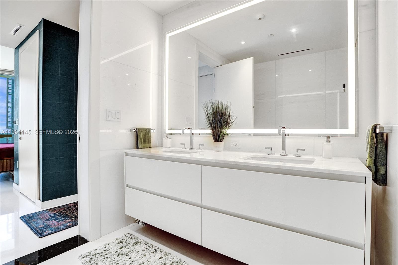300 Biscayne Boulevard Way # 2106W, Miami FL 33131 — 24