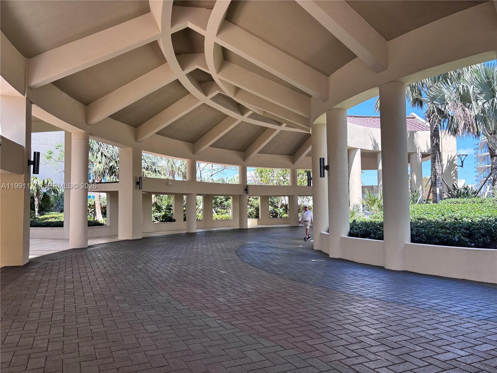 400 S Pointe Dr # 408, Miami Beach FL 33139 — 15