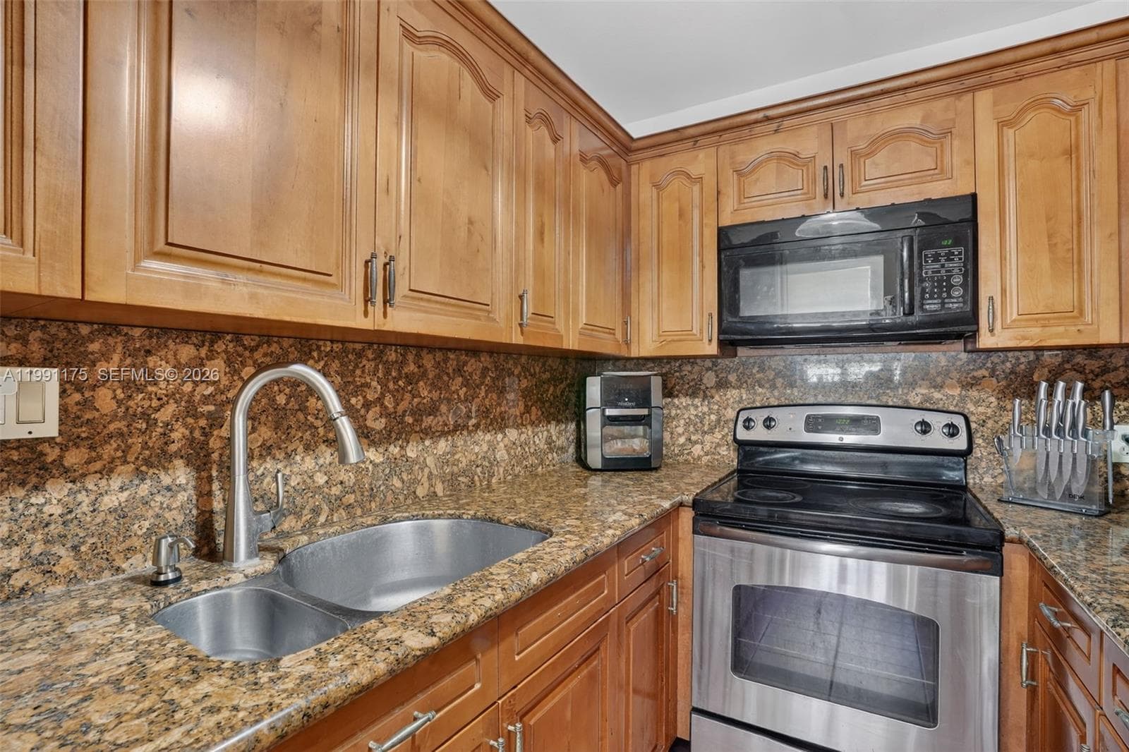 10055 SW 52nd Ter, Miami FL 33165 — 12