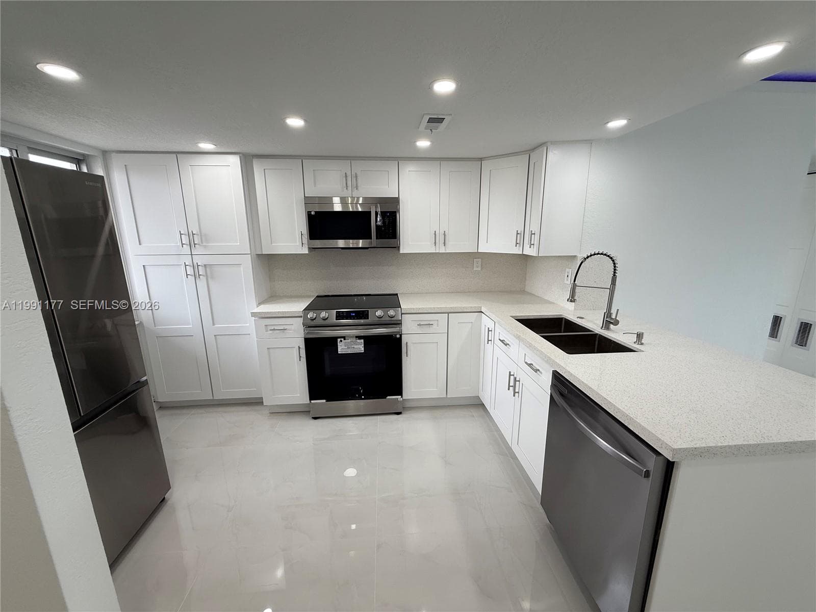 9915 W Okeechobee Rd # 201, Hialeah Gardens FL 33016 — 2
