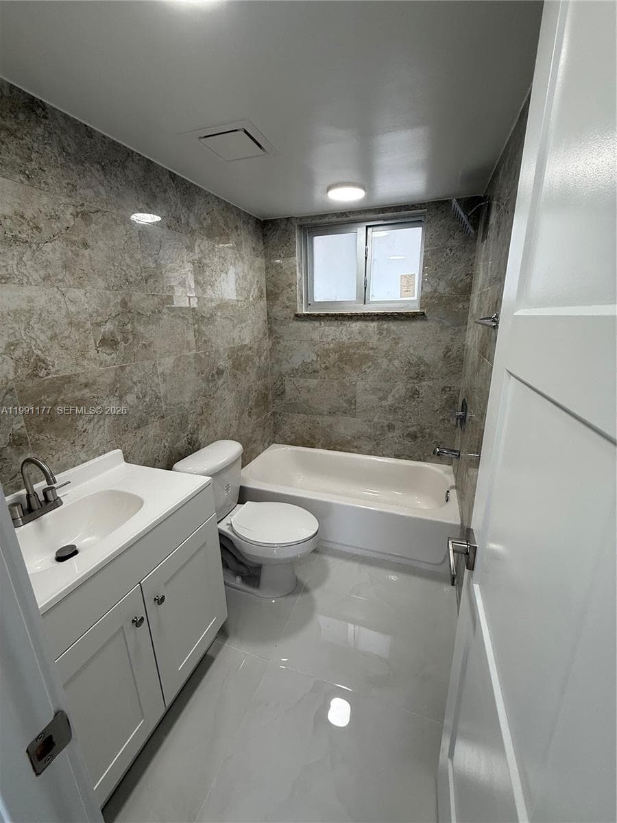 9915 W Okeechobee Rd # 201, Hialeah Gardens FL 33016 — 11