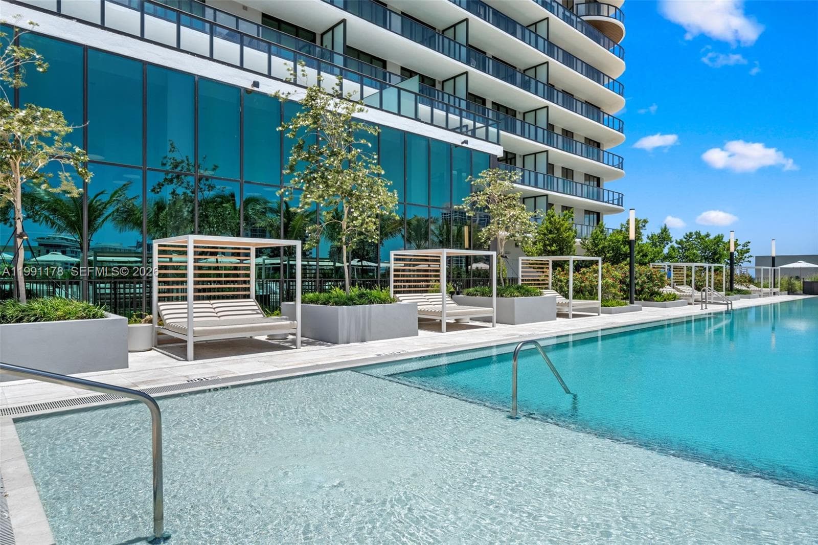 580 72nd St # 1402, Miami Beach FL 33141 — 32