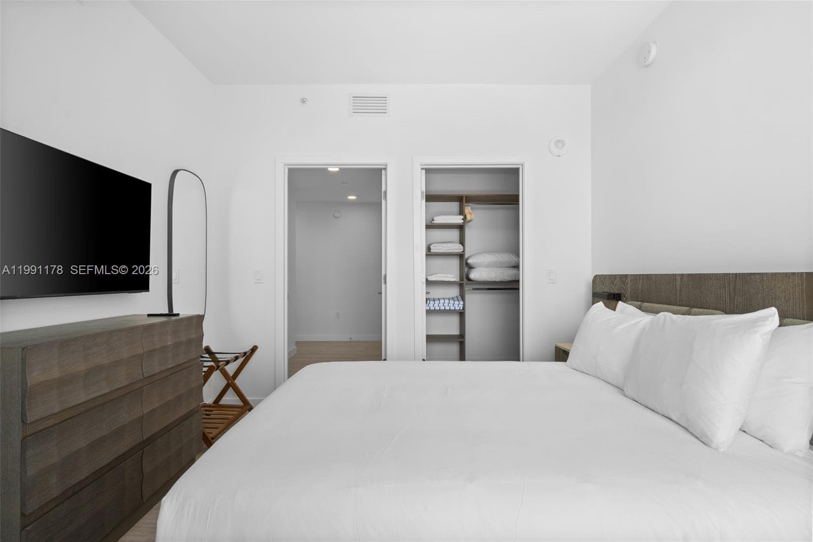 580 72nd St # 1402, Miami Beach FL 33141 — 11
