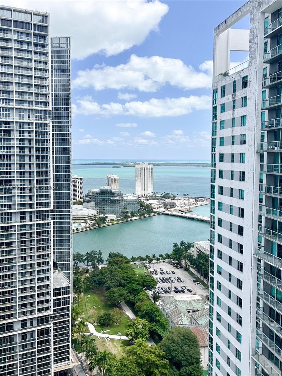 77 SE 5TH ST. # 3614, Miami FL 33131 — 17