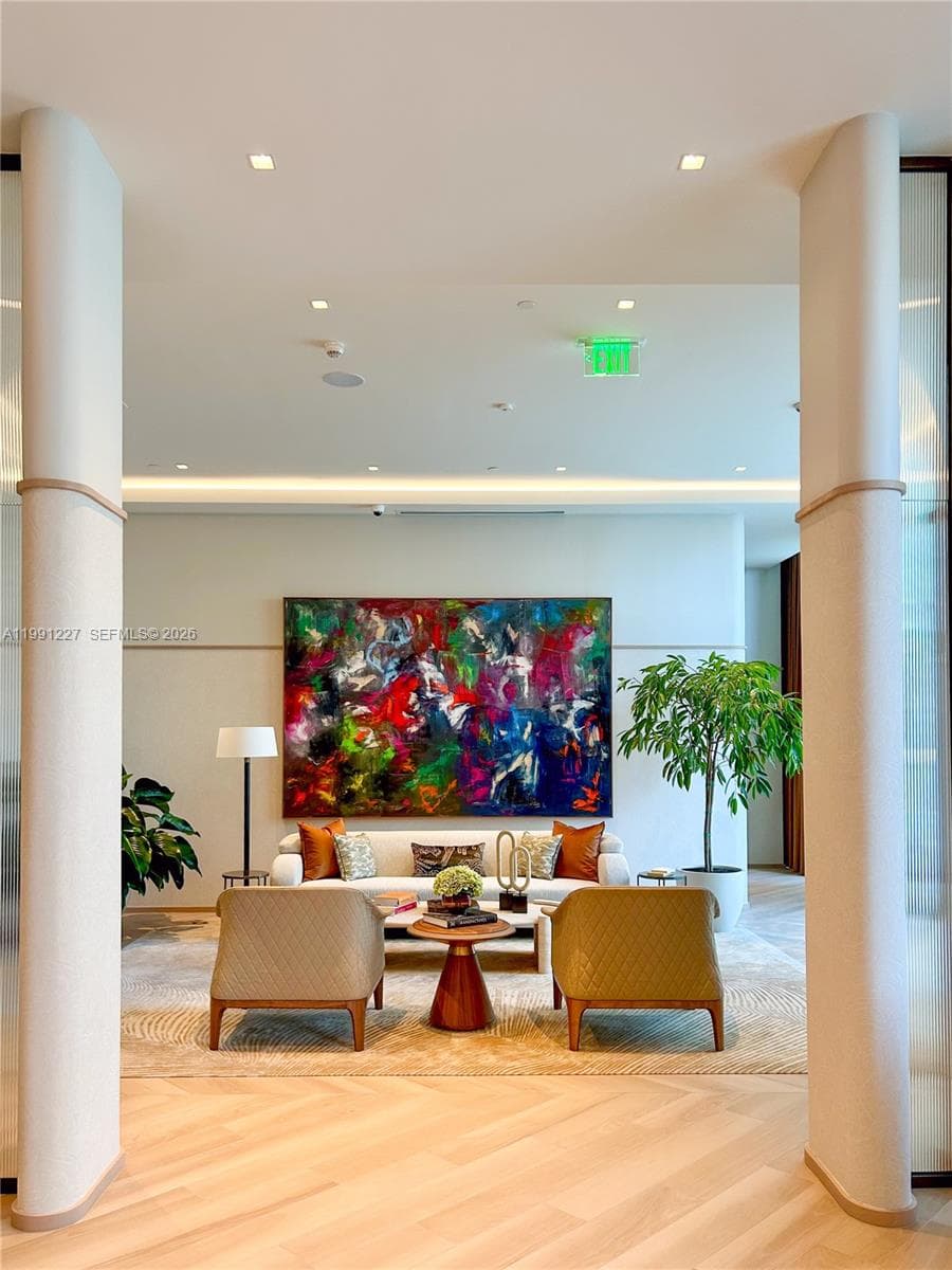 77 SE 5TH ST. # 3614, Miami FL 33131 — 36