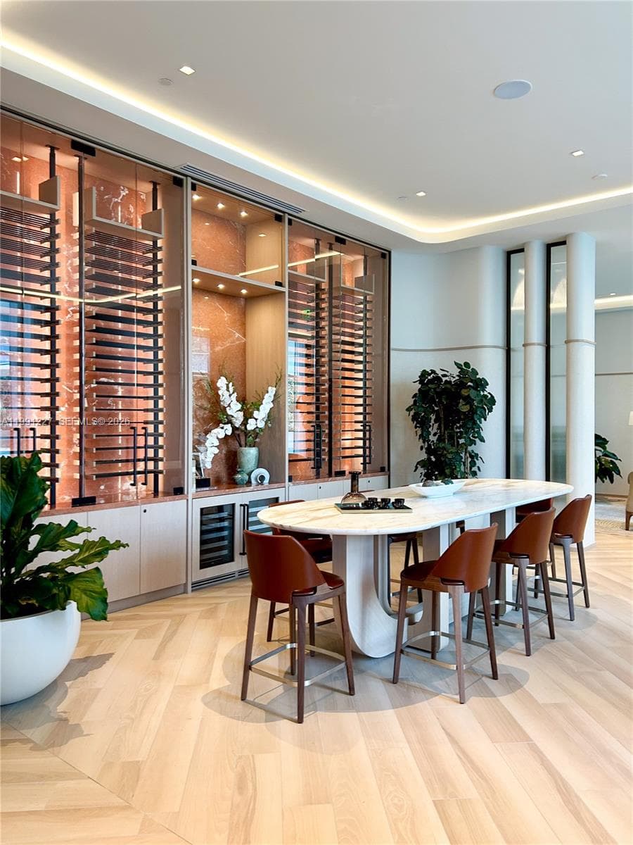 77 SE 5TH ST. # 3614, Miami FL 33131 — 32