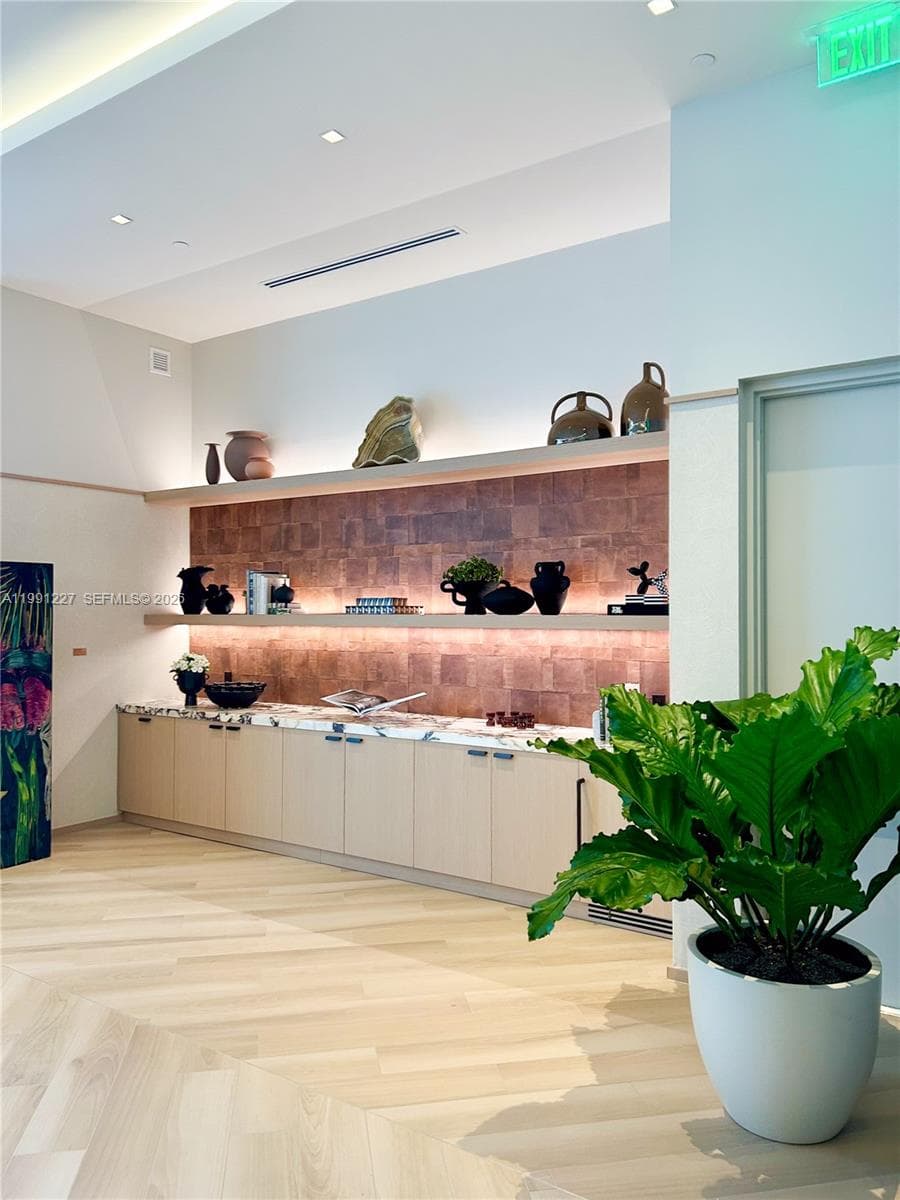 77 SE 5TH ST. # 3614, Miami FL 33131 — 34