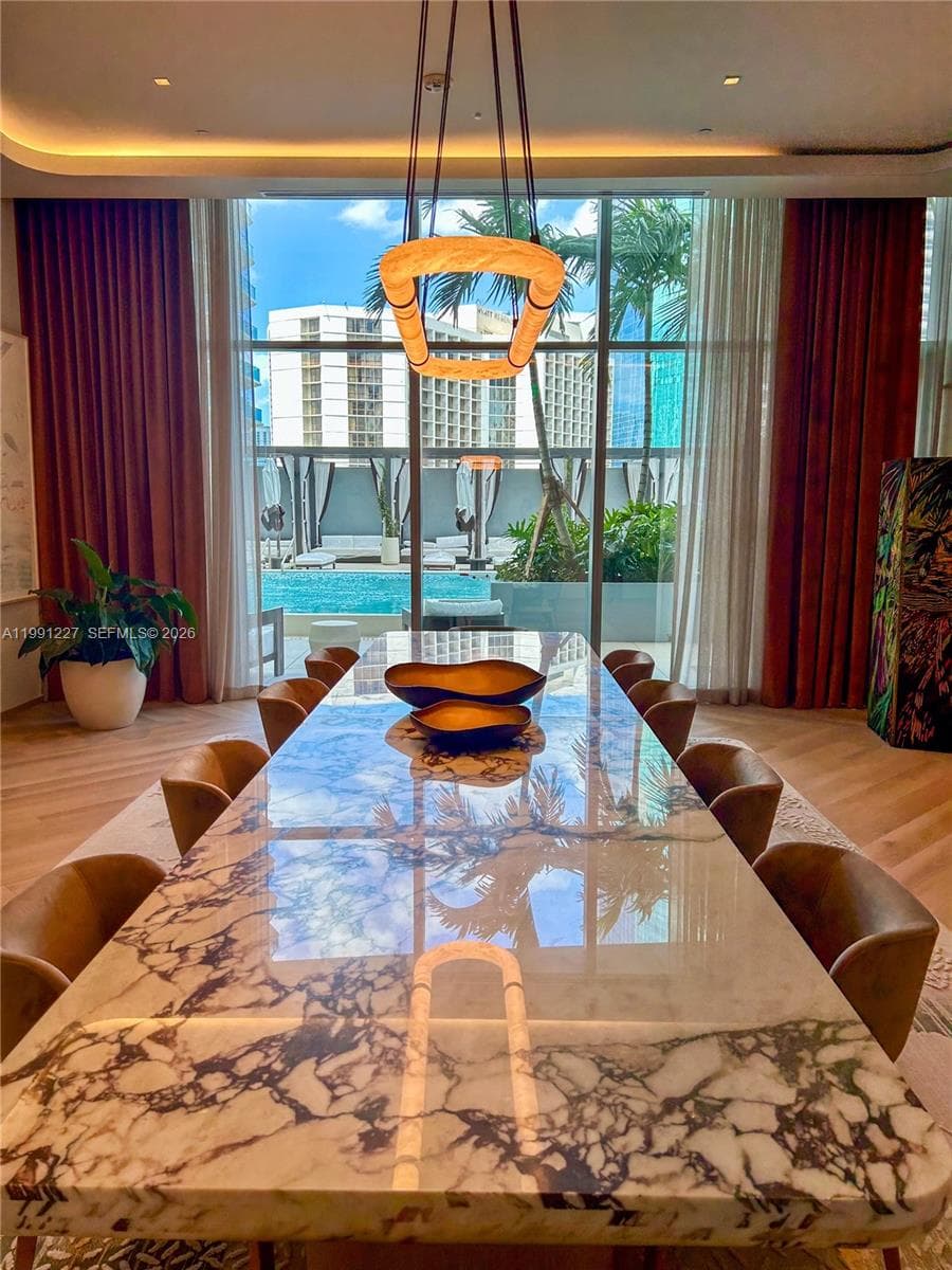 77 SE 5TH ST. # 3614, Miami FL 33131 — 33