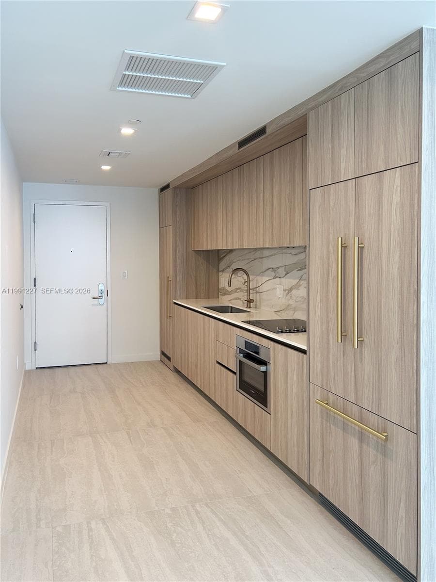 77 SE 5TH ST. # 3614, Miami FL 33131 — 4
