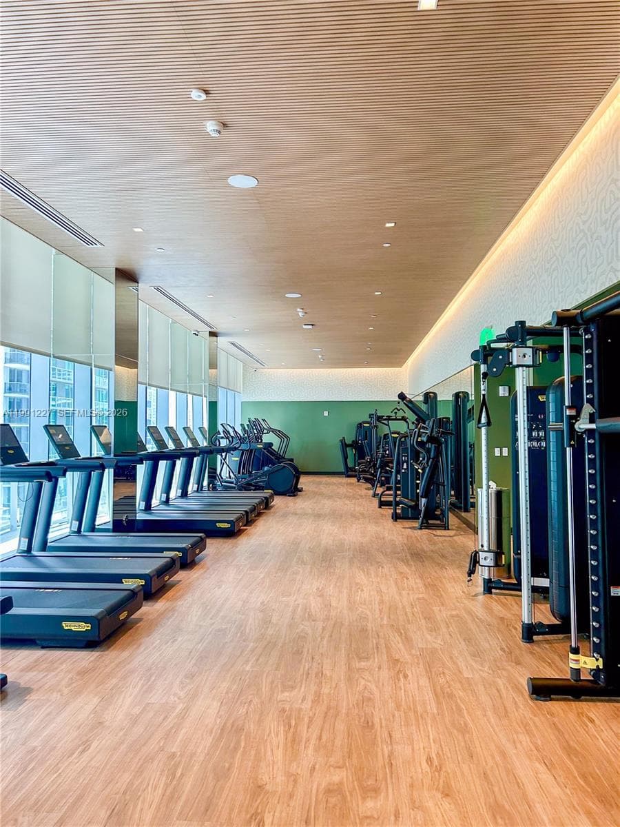 77 SE 5TH ST. # 3614, Miami FL 33131 — 21