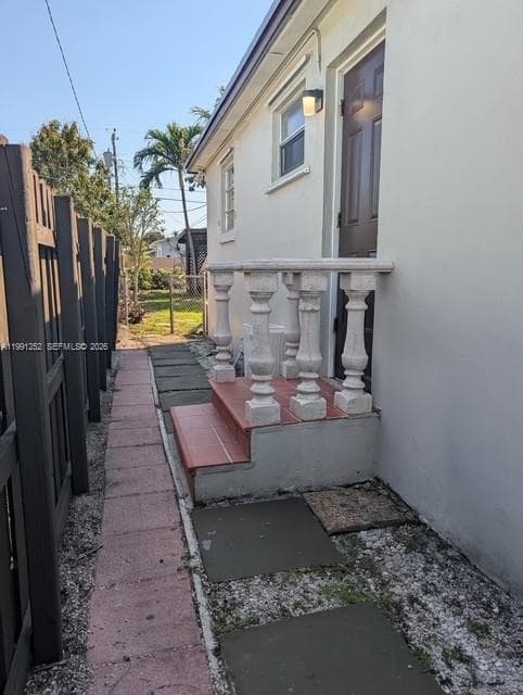 648 E 40th St, Hialeah FL 33013 — 4