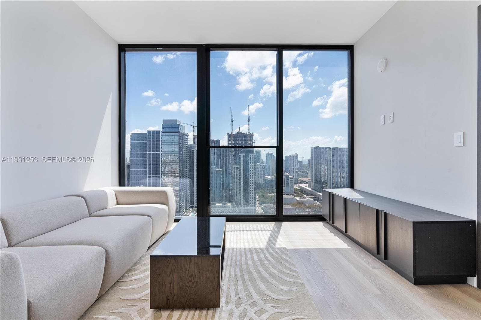 20 NE 11th St # 3809, Miami FL 33132 — 16