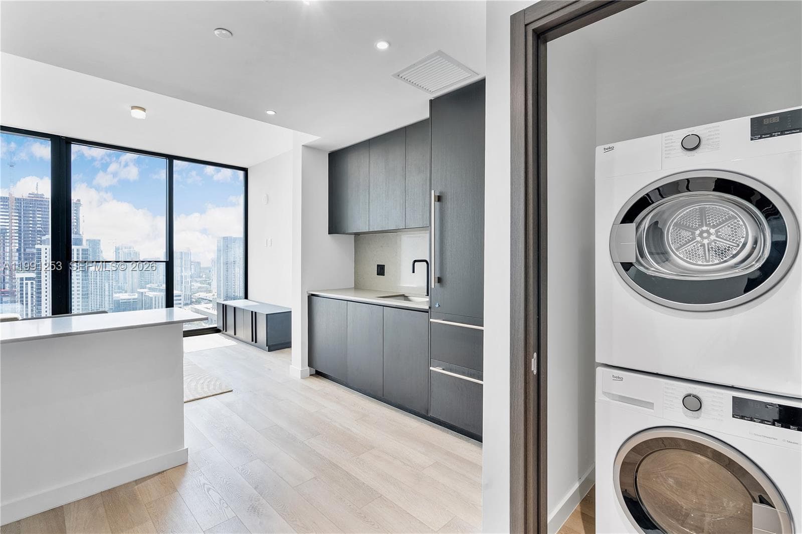 20 NE 11th St # 3809, Miami FL 33132 — 15