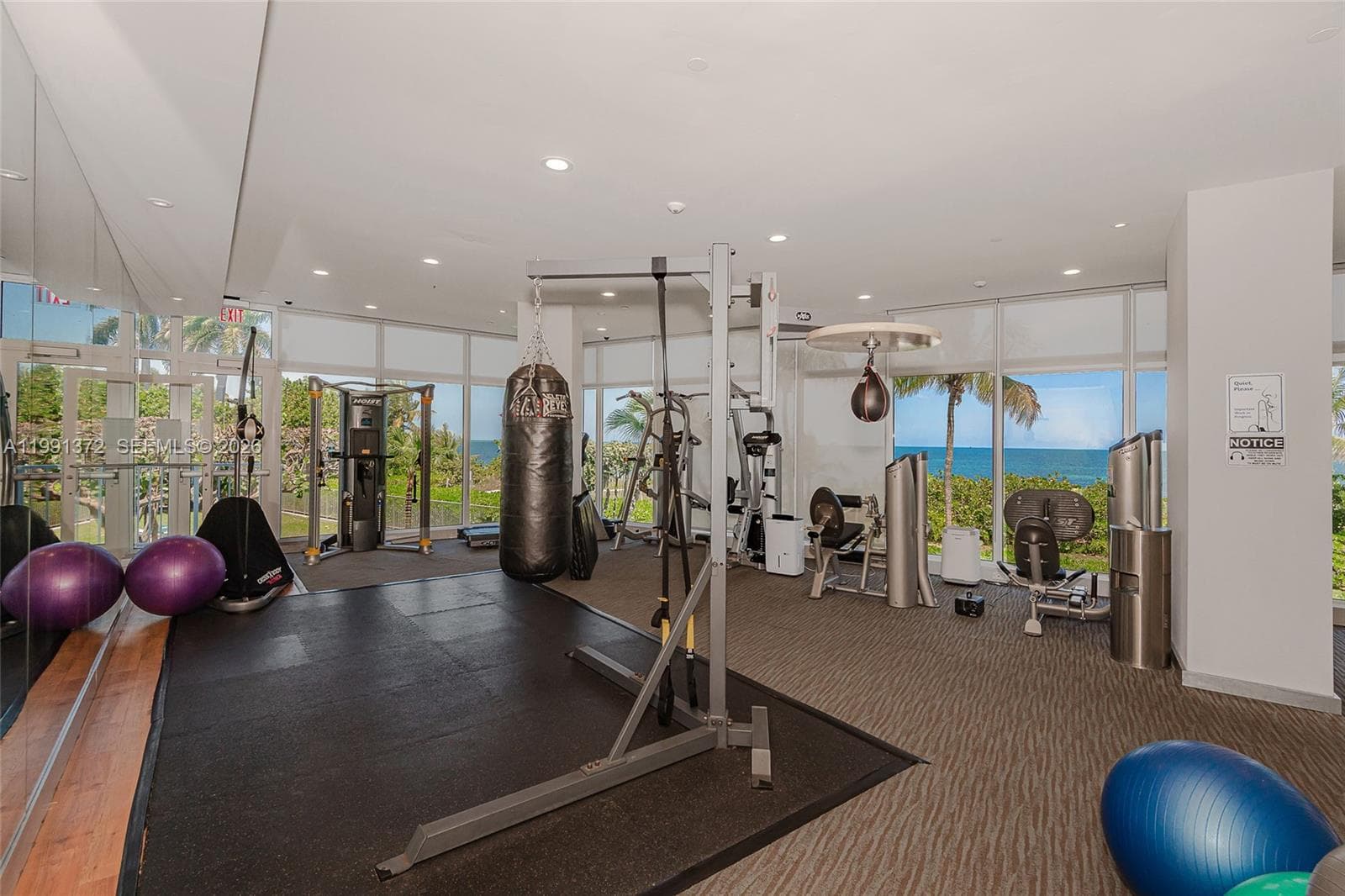 600 Grapetree Dr, Key Biscayne FL 33149 — 36