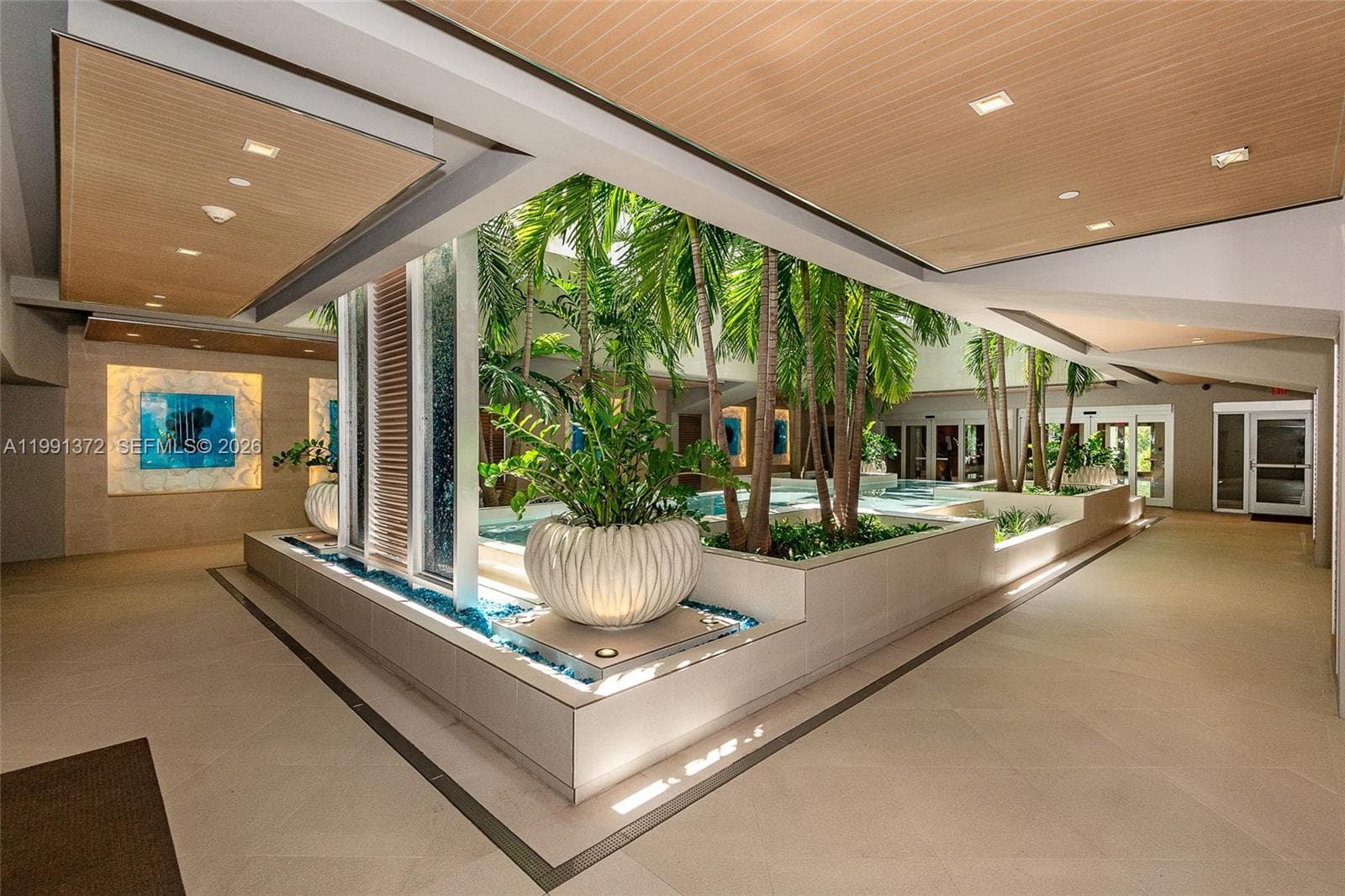 600 Grapetree Dr, Key Biscayne FL 33149 — 32