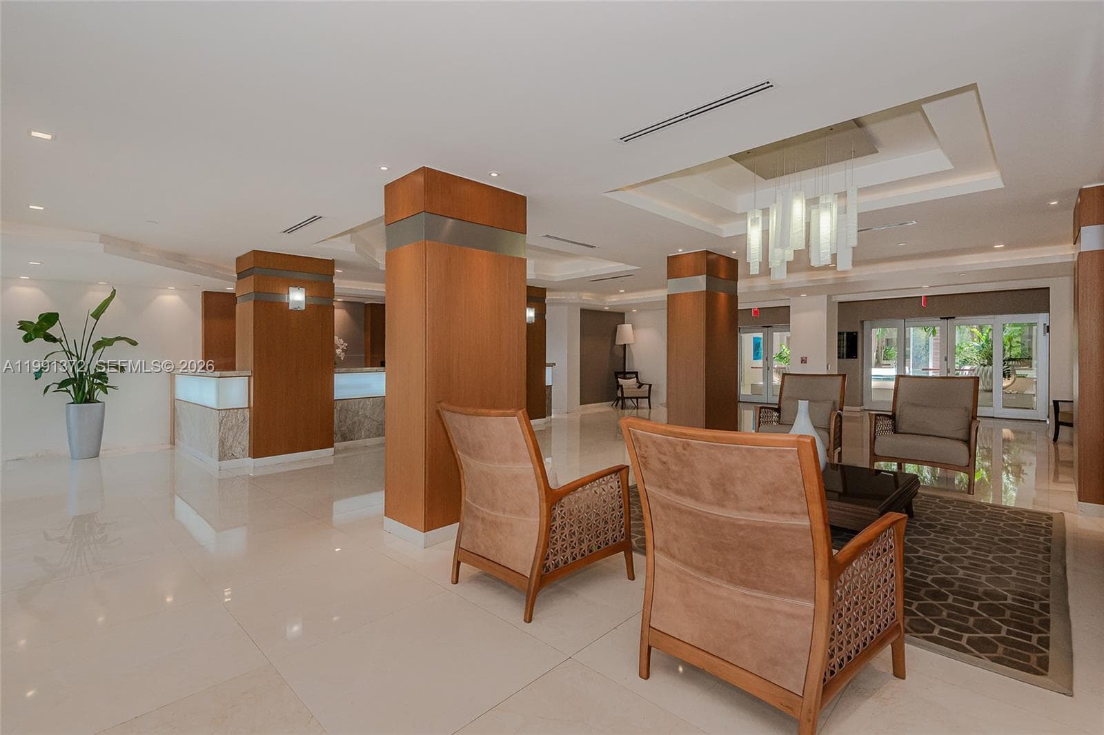 600 Grapetree Dr, Key Biscayne FL 33149 — 34