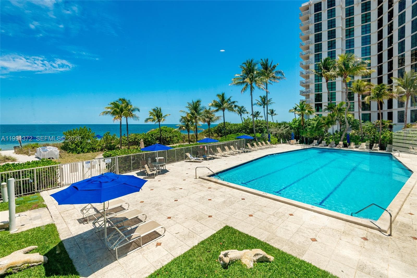 600 Grapetree Dr, Key Biscayne FL 33149 — 38