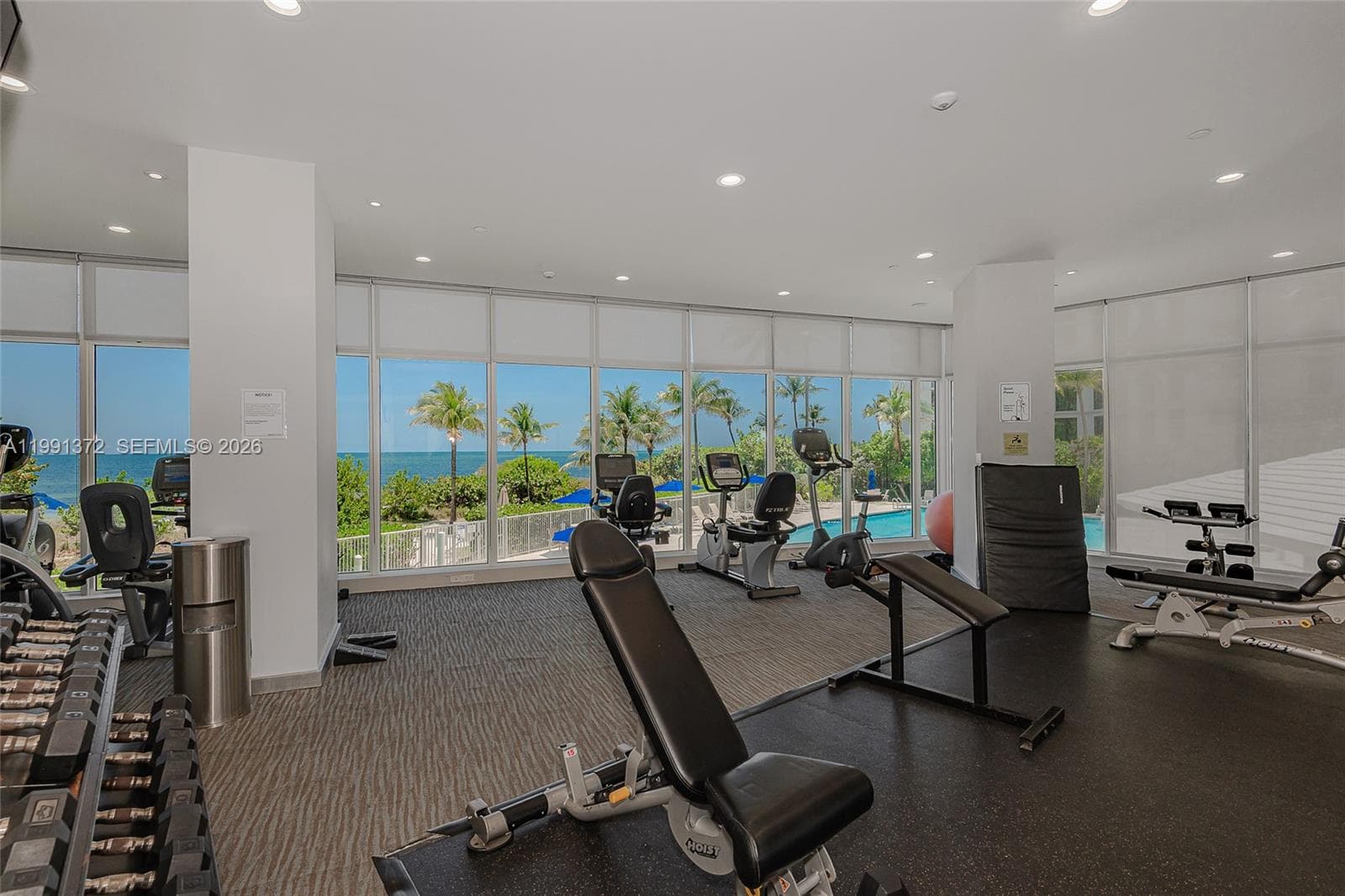 600 Grapetree Dr, Key Biscayne FL 33149 — 37
