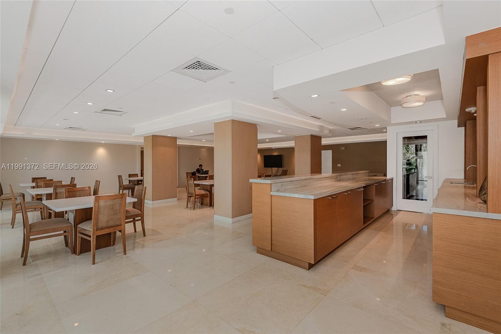 600 Grapetree Dr, Key Biscayne FL 33149 — 35
