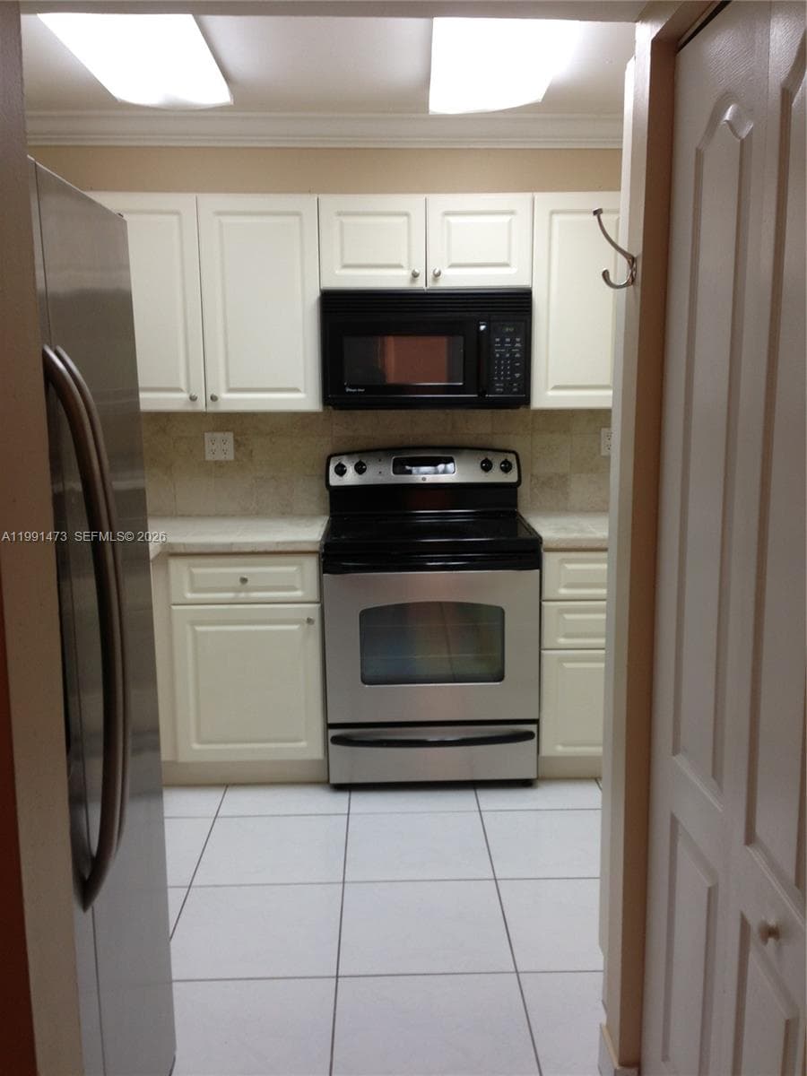 International Park Condo, Miami, FL — 2