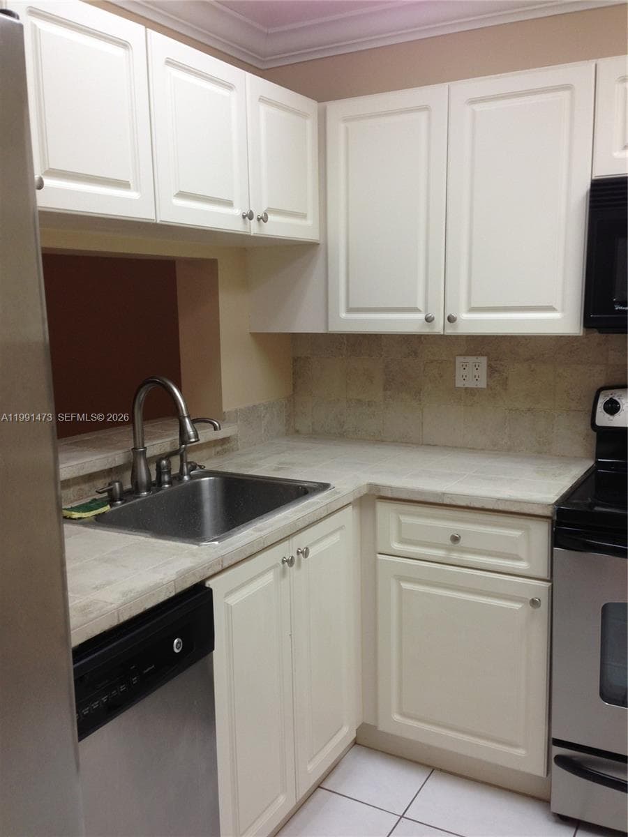 International Park Condo, Miami, FL — 4