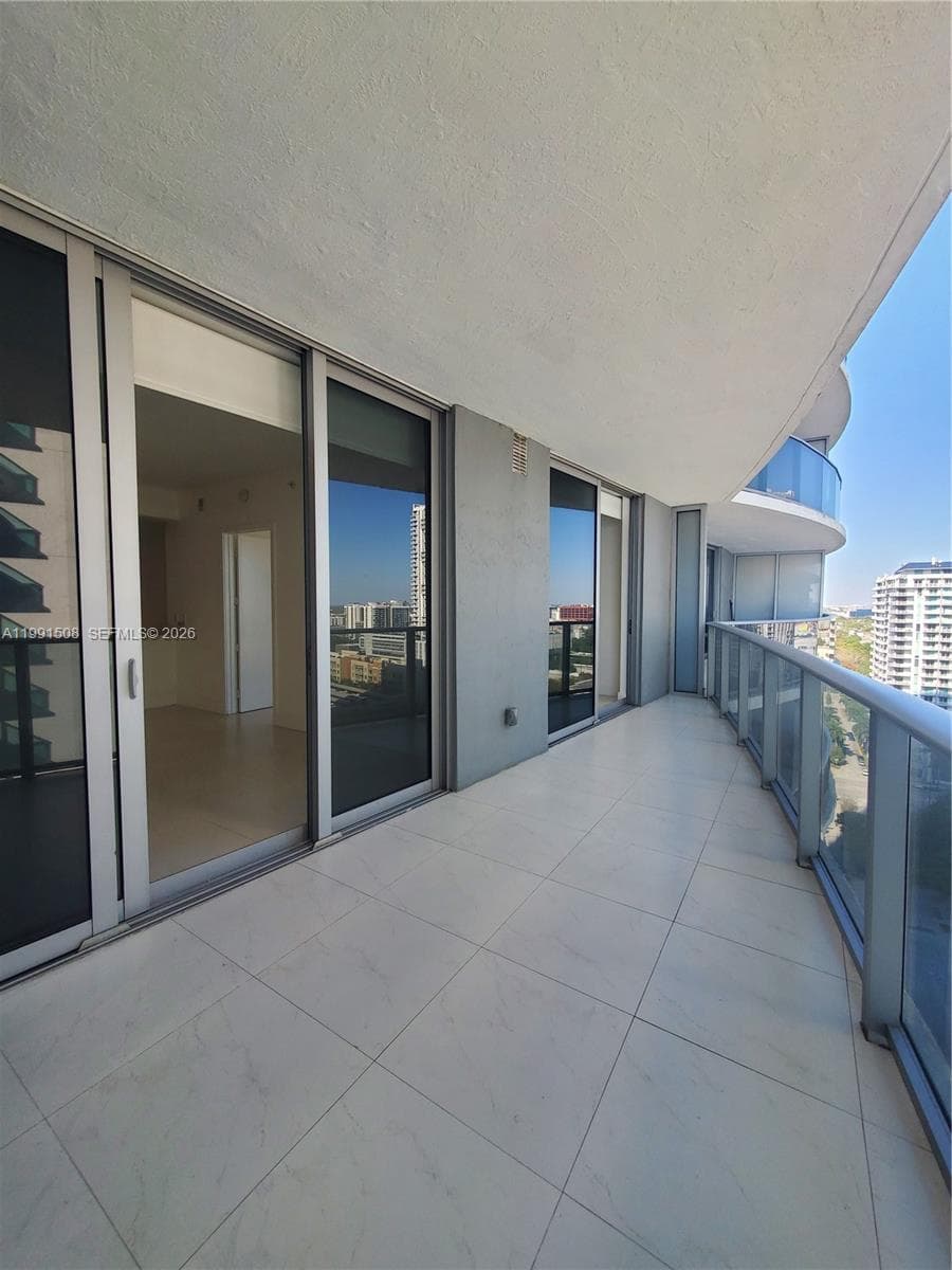 488 NE 18th St # 1805, Miami FL 33132 — 3