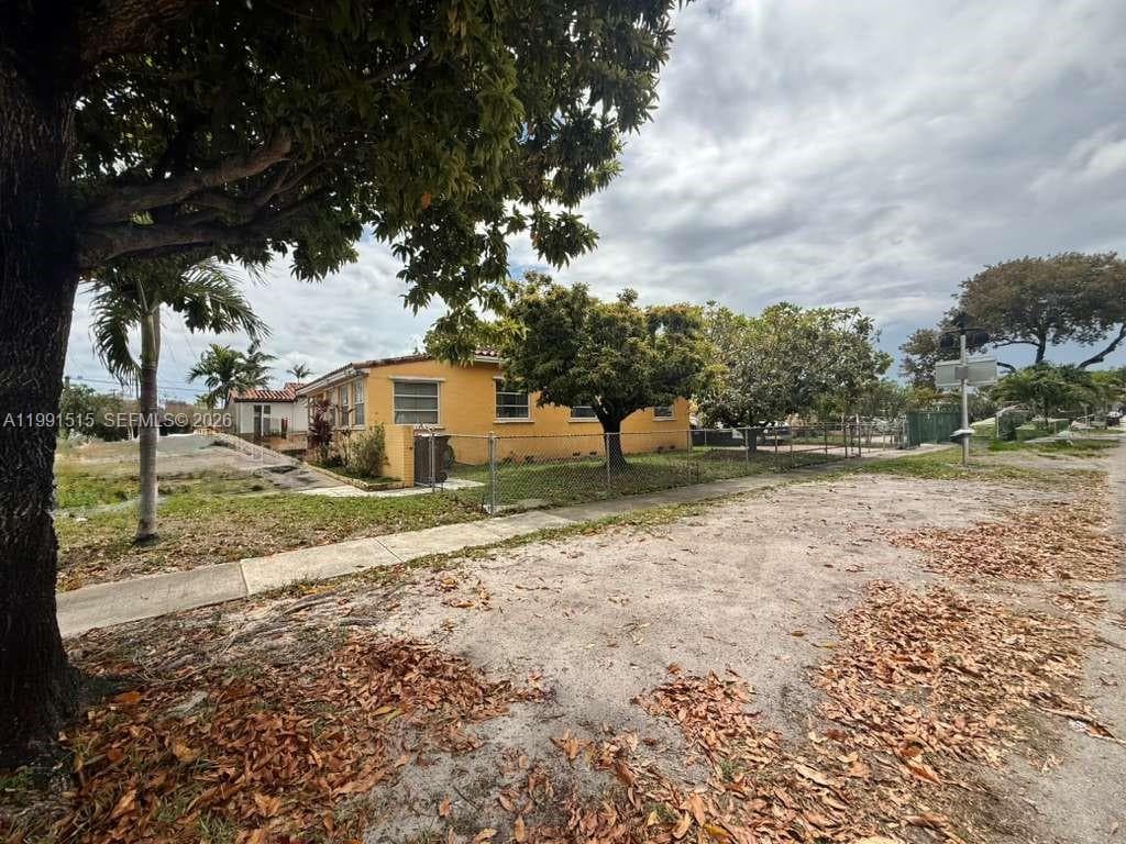 4470 W 1st Ave, Hialeah FL 33012 — 23