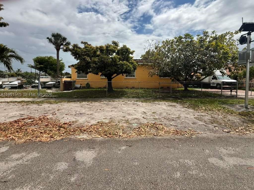 4470 W 1st Ave, Hialeah FL 33012 — 2