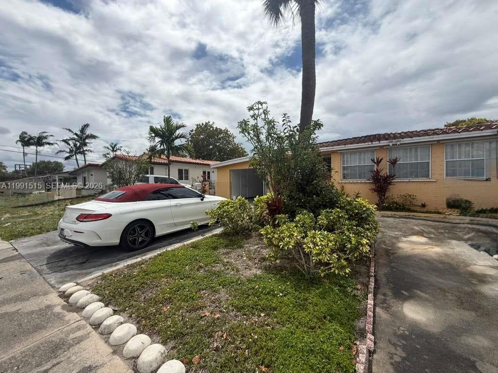4470 W 1st Ave, Hialeah FL 33012 — 3