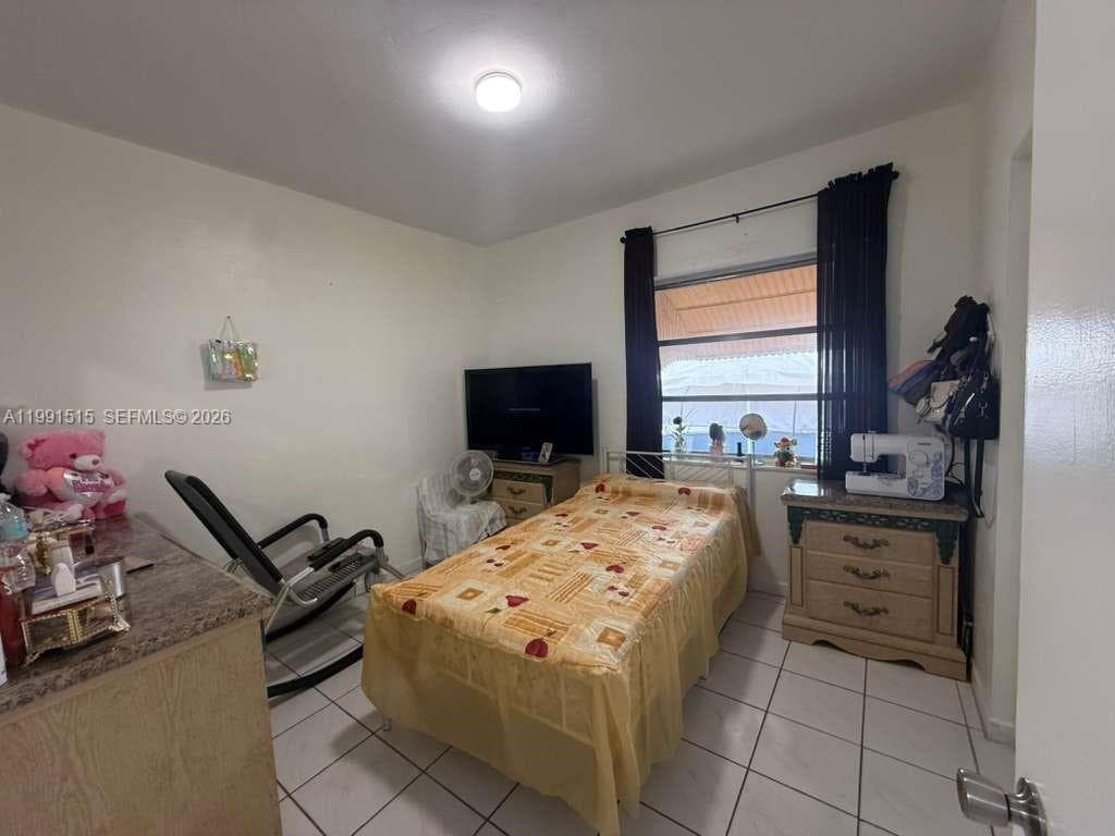 4470 W 1st Ave, Hialeah FL 33012 — 10