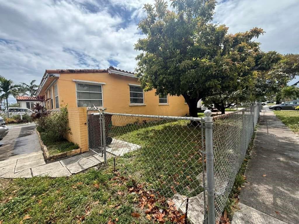 4470 W 1st Ave, Hialeah FL 33012 — 4